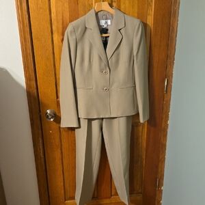 Le Suit Tan Women's Suit Set